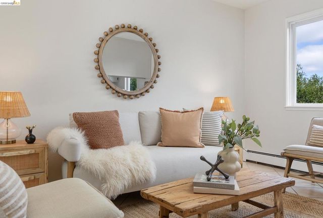 4 Cavendish Ln, Piedmont, CA 94602