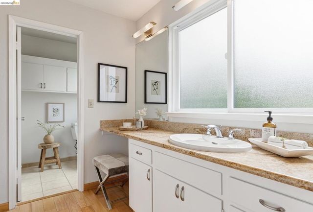 4 Cavendish Ln, Piedmont, CA 94602