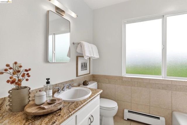 4 Cavendish Ln, Piedmont, CA 94602