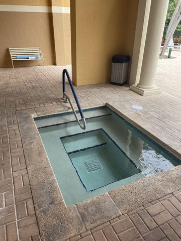 300 Scotia Drive 304, Hypoluxo, FL 33462