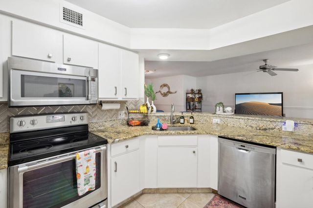 300 Scotia Drive 304, Hypoluxo, FL 33462