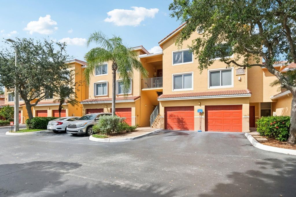 300 Scotia Drive 304, Hypoluxo, FL 33462