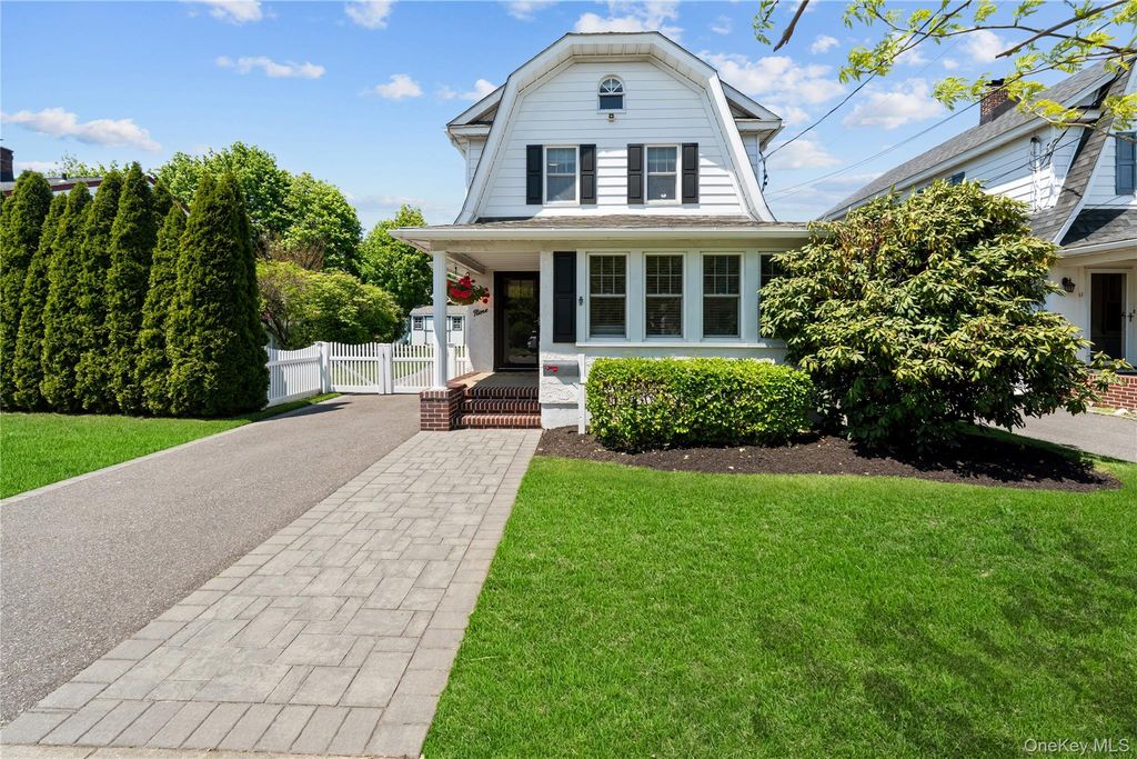9 Ormond Street, Rockville Centre, NY 11570