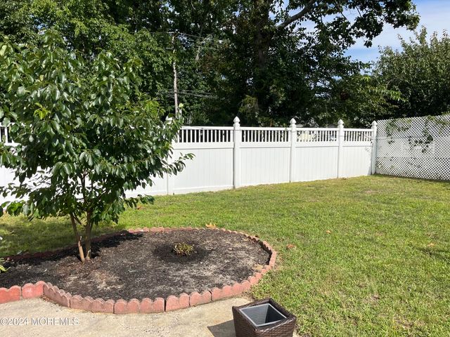 490 W Park Avenue, Oakhurst, NJ 07755