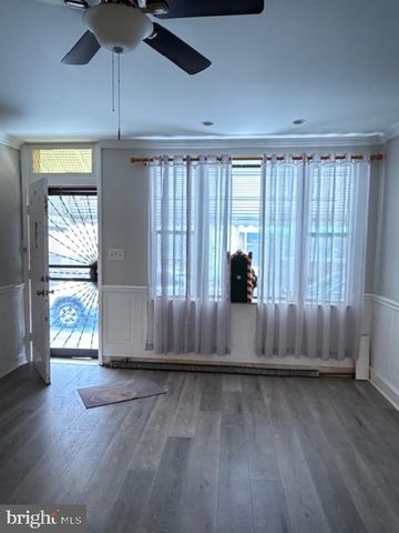 2424 S SARTAIN ST, Philadelphia, PA 19148