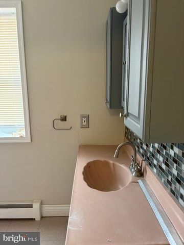 2424 S SARTAIN ST, Philadelphia, PA 19148