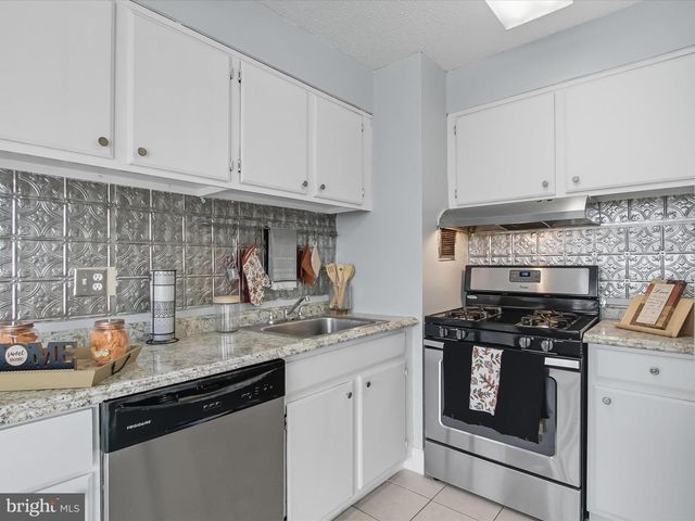 1828 METZEROTT RD #408, Adelphi, MD 20783