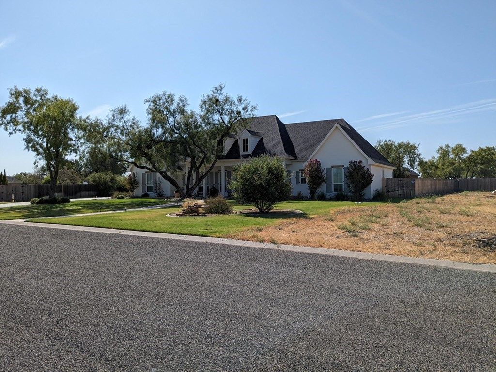 Image 2 of property listing at 1420 Carnoustie Court # 8E, San Angelo, TX 76904