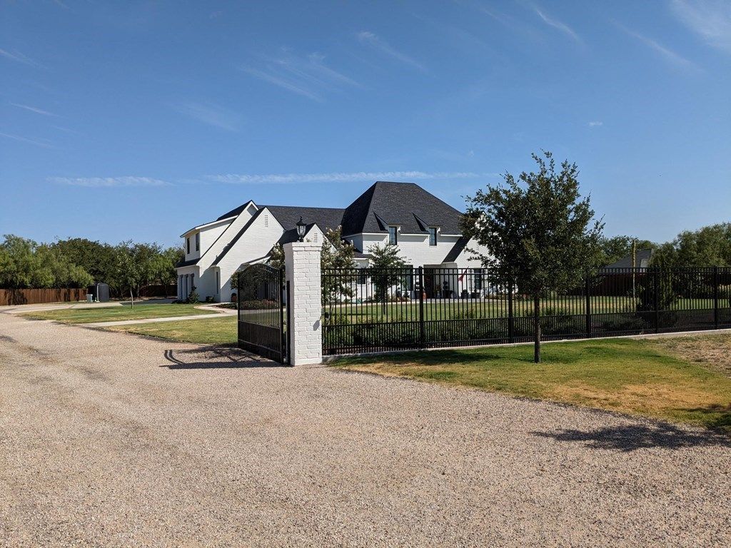 Image 3 of property listing at 1420 Carnoustie Court # 8E, San Angelo, TX 76904