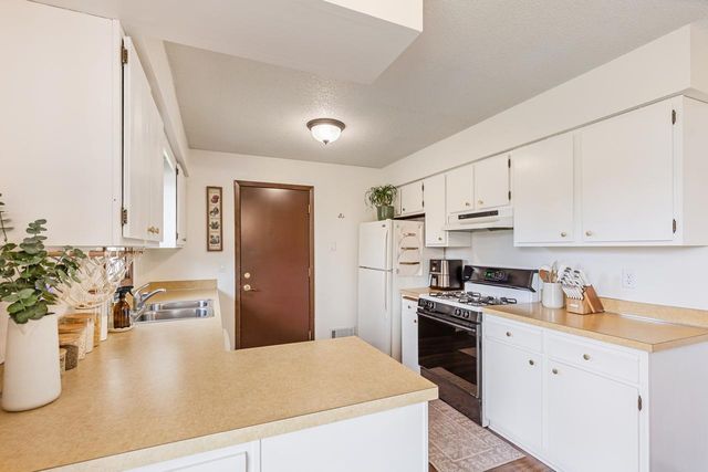 8656 Ivywood Avenue S, Cottage Grove, MN 55016