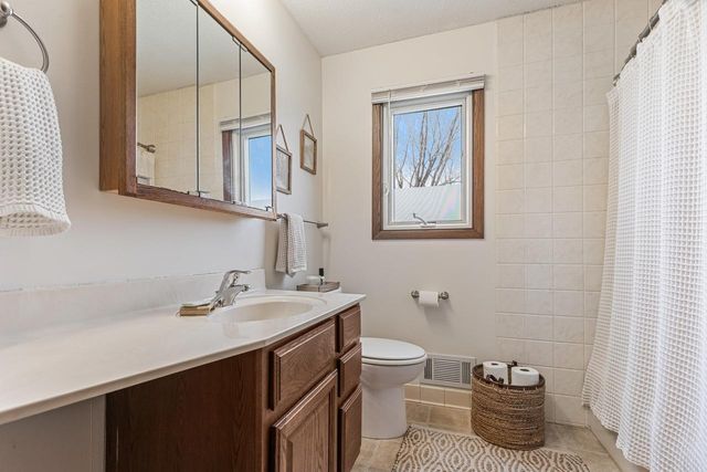 8656 Ivywood Avenue S, Cottage Grove, MN 55016