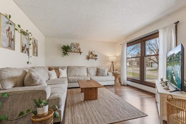 8656 Ivywood Avenue S, Cottage Grove, MN 55016