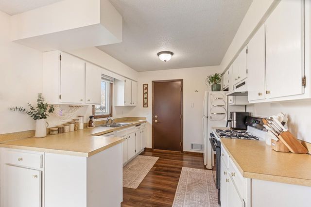 8656 Ivywood Avenue S, Cottage Grove, MN 55016