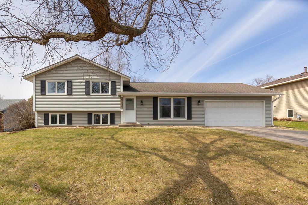 8656 Ivywood Avenue S, Cottage Grove, MN 55016