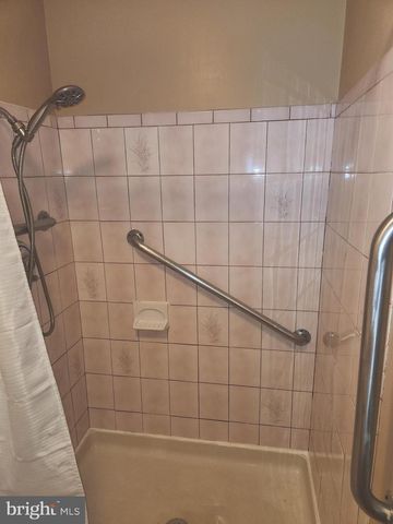 123 VINE ST, Trenton, NJ 08638