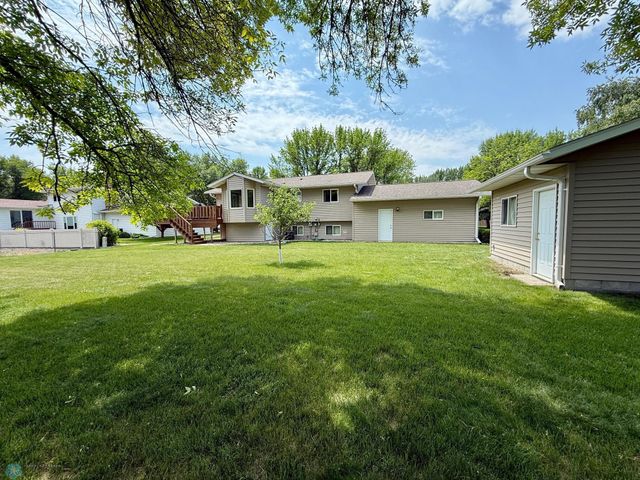 3818 S Rivershore Drive, Moorhead, MN 56560