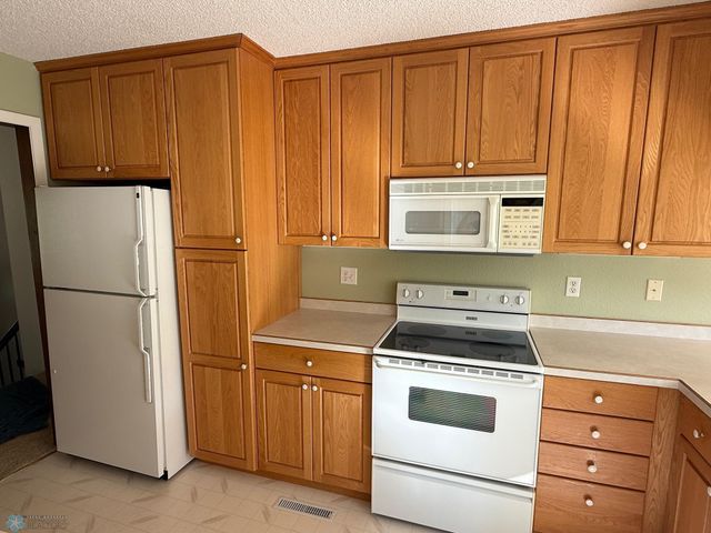 3818 S Rivershore Drive, Moorhead, MN 56560