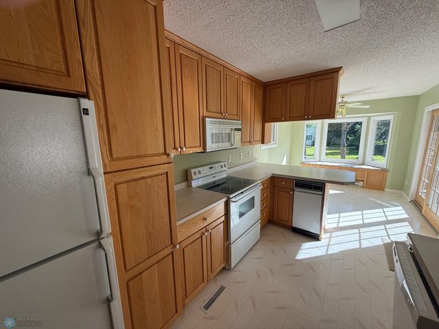 3818 S Rivershore Drive, Moorhead, MN 56560