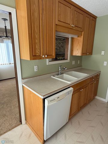 3818 S Rivershore Drive, Moorhead, MN 56560