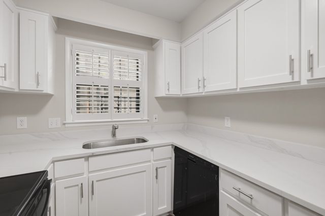 3000 Hillsboro Pike Apt 20, Nashville, TN 37215