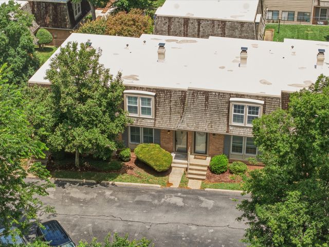 3000 Hillsboro Pike Apt 20, Nashville, TN 37215