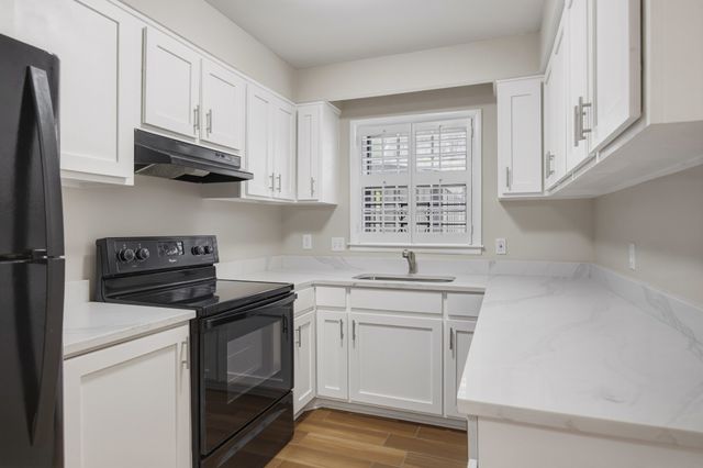 3000 Hillsboro Pike Apt 20, Nashville, TN 37215