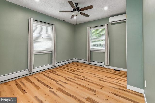 480 N MAIN ST, Clayton, NJ 08312