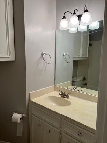 1201 Hazelton ST B, San Marcos, TX 78666