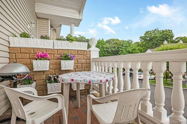 130 Francesca Way, Amityville, NY 11701