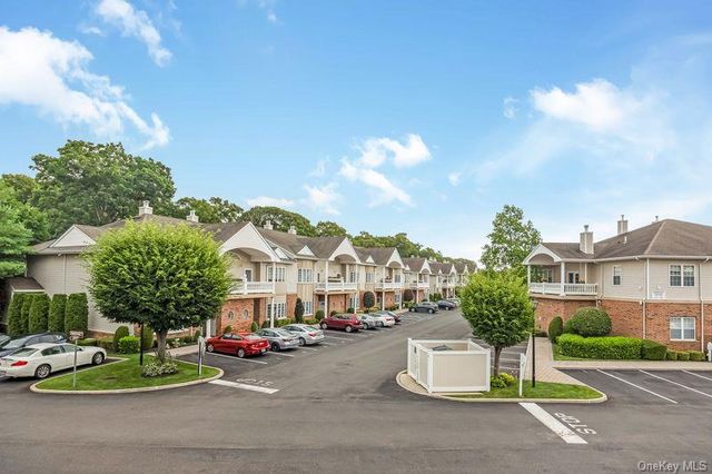 130 Francesca Way, Amityville, NY 11701