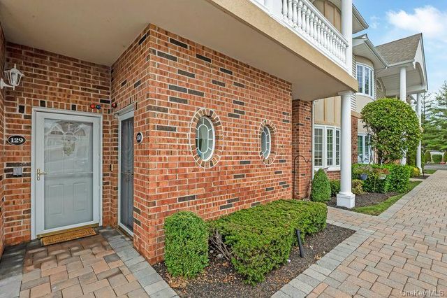 130 Francesca Way, Amityville, NY 11701