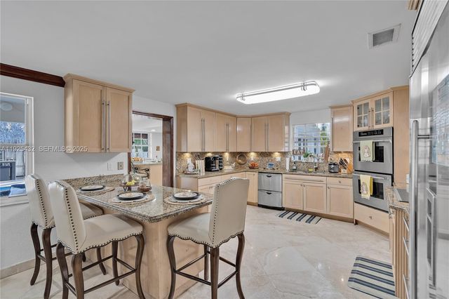 10298 NW 130th St, Hialeah Gardens, FL 33018