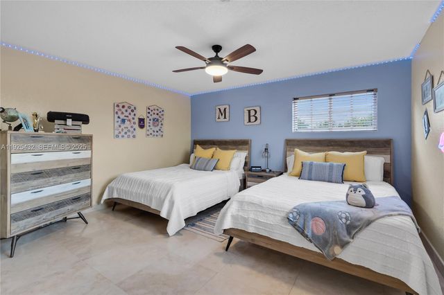 10298 NW 130th St, Hialeah Gardens, FL 33018