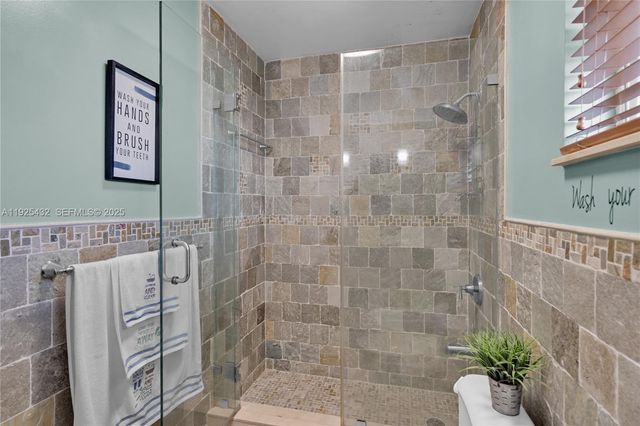 10298 NW 130th St, Hialeah Gardens, FL 33018