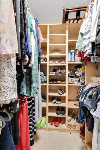 10298 NW 130th St, Hialeah Gardens, FL 33018