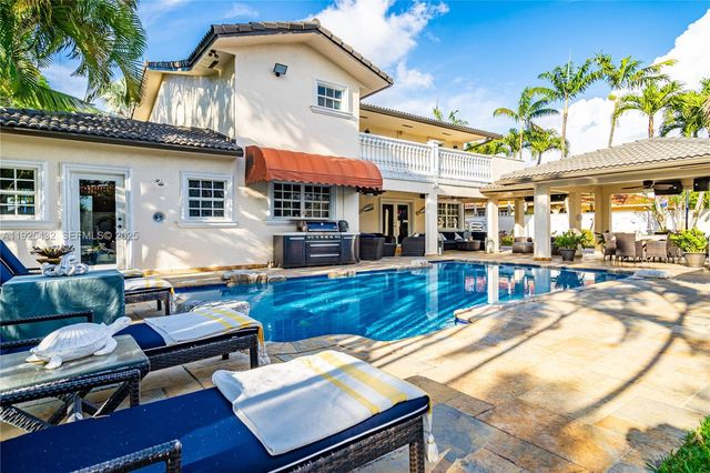 10298 NW 130th St, Hialeah Gardens, FL 33018