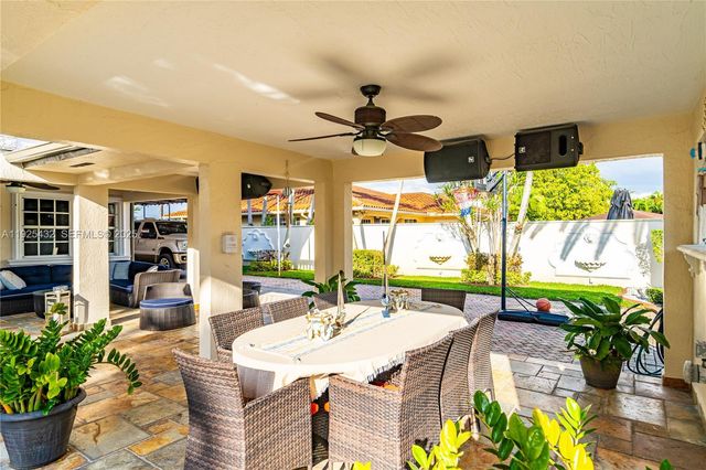 10298 NW 130th St, Hialeah Gardens, FL 33018