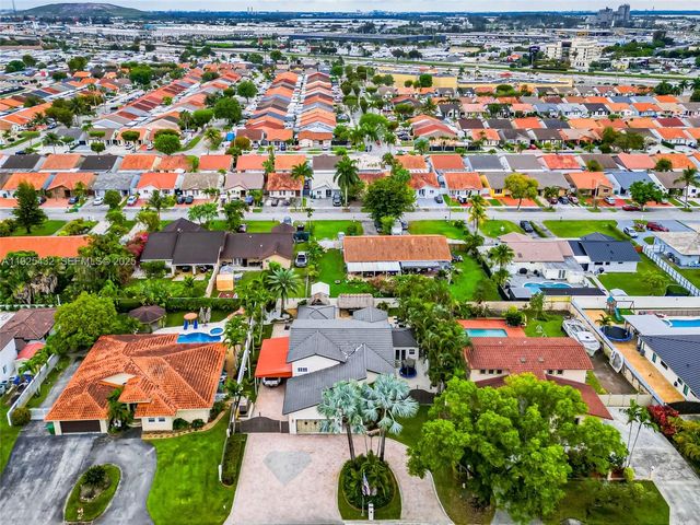 10298 NW 130th St, Hialeah Gardens, FL 33018