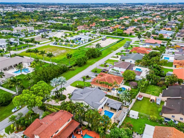 10298 NW 130th St, Hialeah Gardens, FL 33018