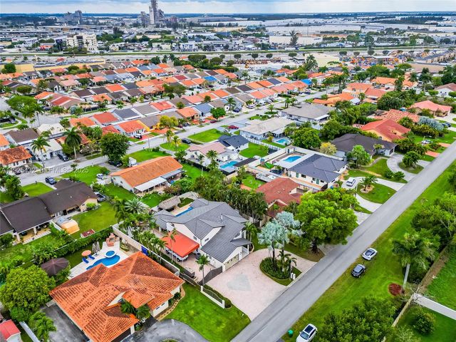 10298 NW 130th St, Hialeah Gardens, FL 33018