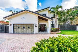 10298 NW 130th St, Hialeah Gardens, FL 33018