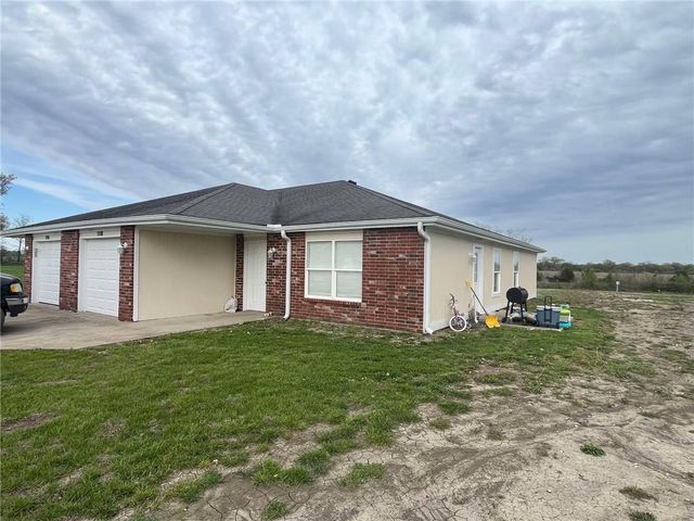 100 4343p Lane, Clinton, MO 64735