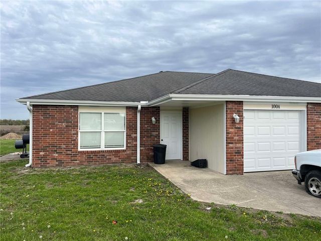 100 4343p Lane, Clinton, MO 64735