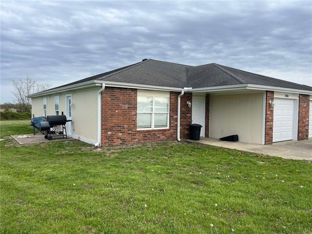 100 4343p Lane, Clinton, MO 64735