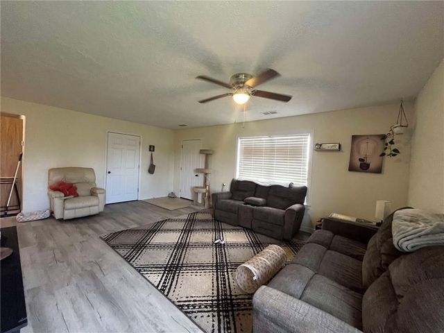 100 4343p Lane, Clinton, MO 64735