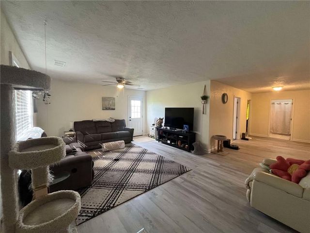 100 4343p Lane, Clinton, MO 64735