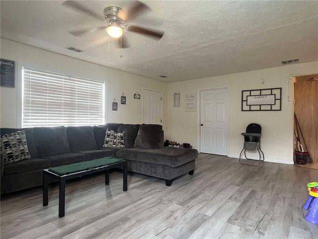 100 4343p Lane, Clinton, MO 64735