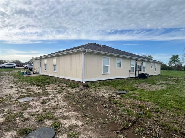 100 4343p Lane, Clinton, MO 64735