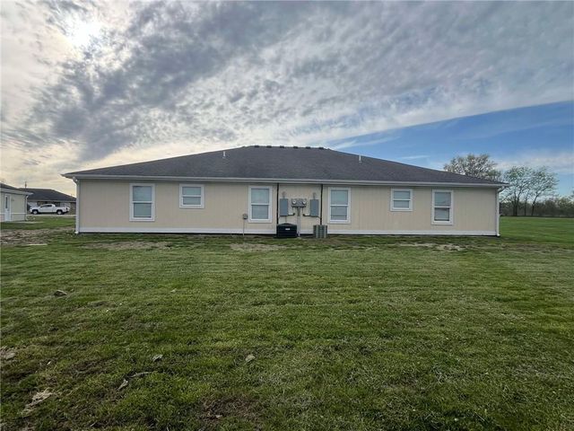 100 4343p Lane, Clinton, MO 64735