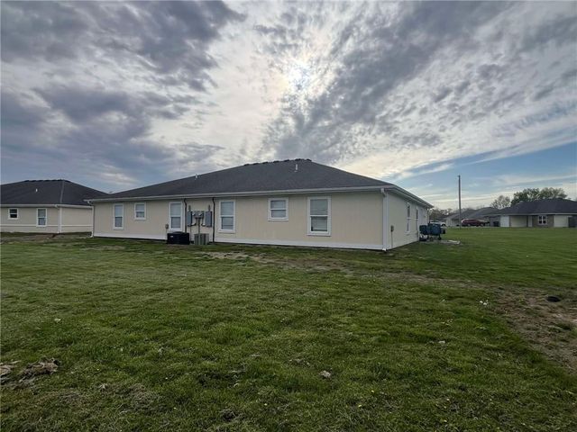 100 4343p Lane, Clinton, MO 64735